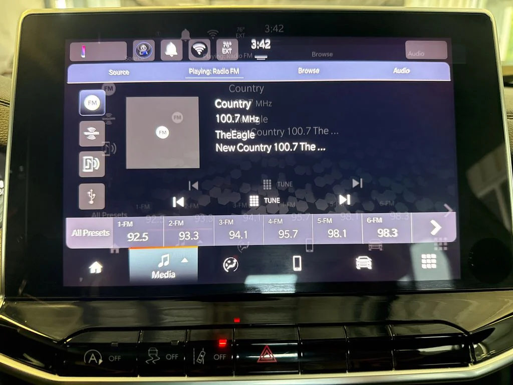 Used 2024 White Jeep Latitude image 16