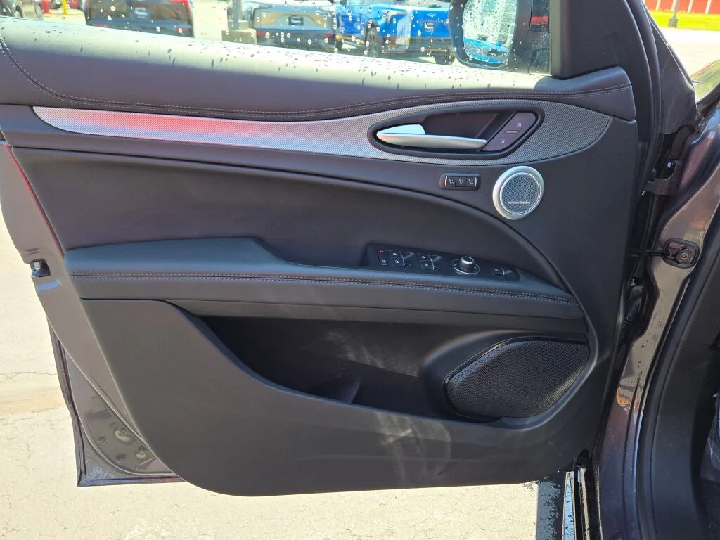 2024 Alfa Romeo Stelvio Veloce - Photo 21