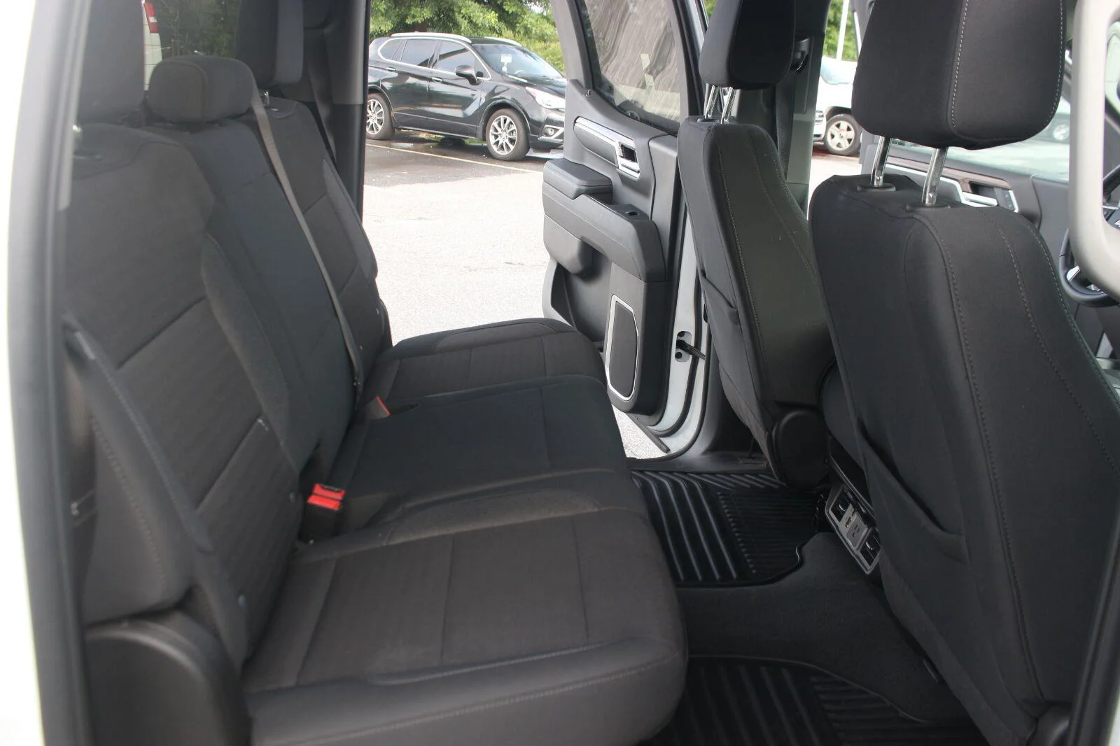 Used 2025 Summit White Chevrolet LT image 37