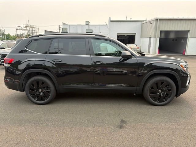 New 2026 Black Volkswagen 2.0T SE w/Technology image 4