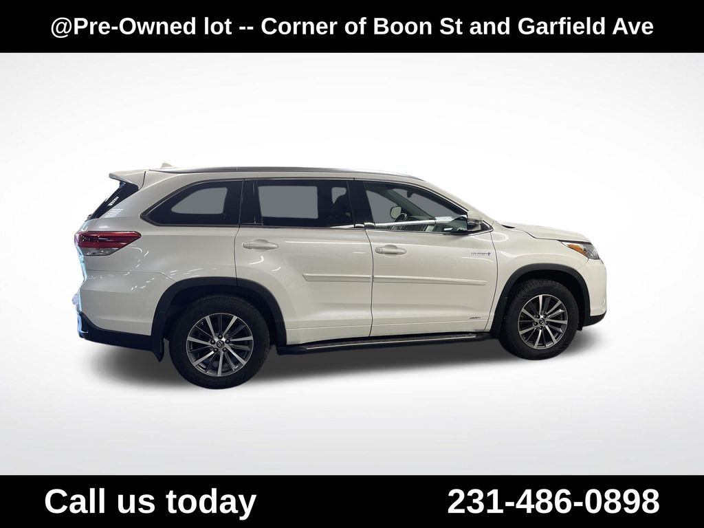 Used 2017 White Toyota XLE image 6