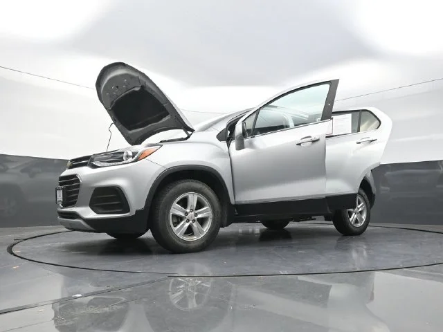 Used 2020 Silver Chevrolet LT image 31