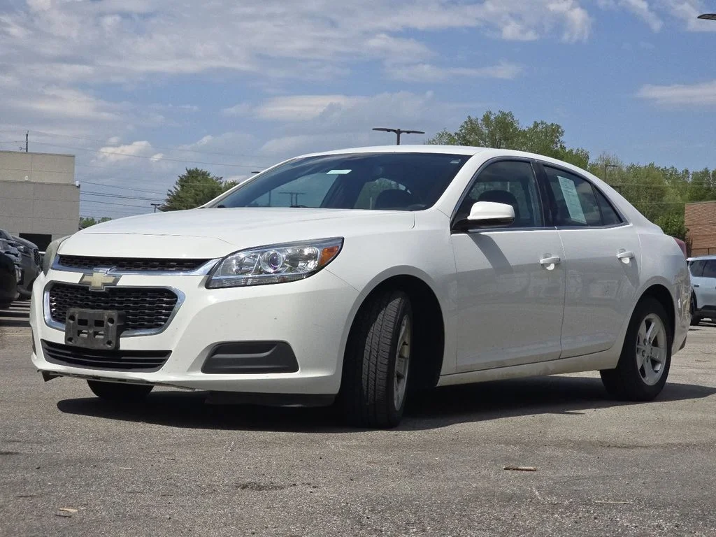 Used 2015 White Chevrolet LT image 10