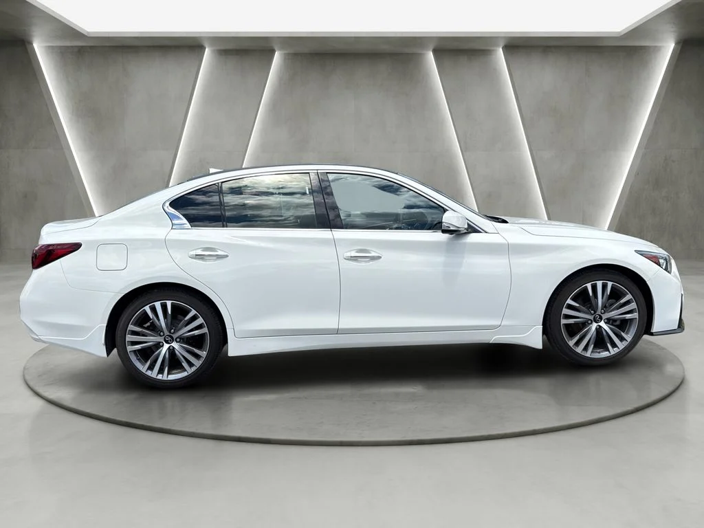Used 2022 White INFINITI SENSORY image 8