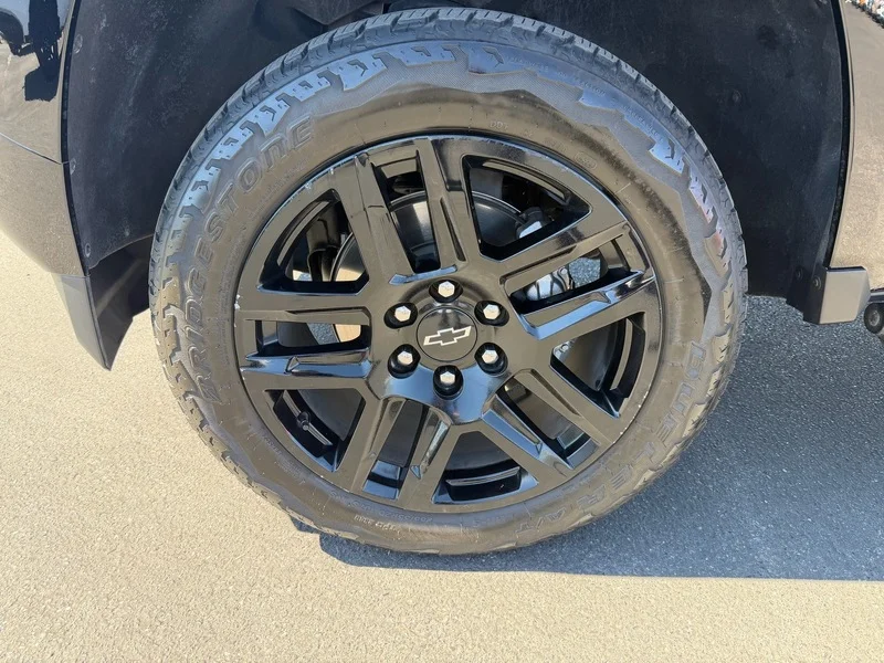 Used 2025 Black Chevrolet Z71 image 34