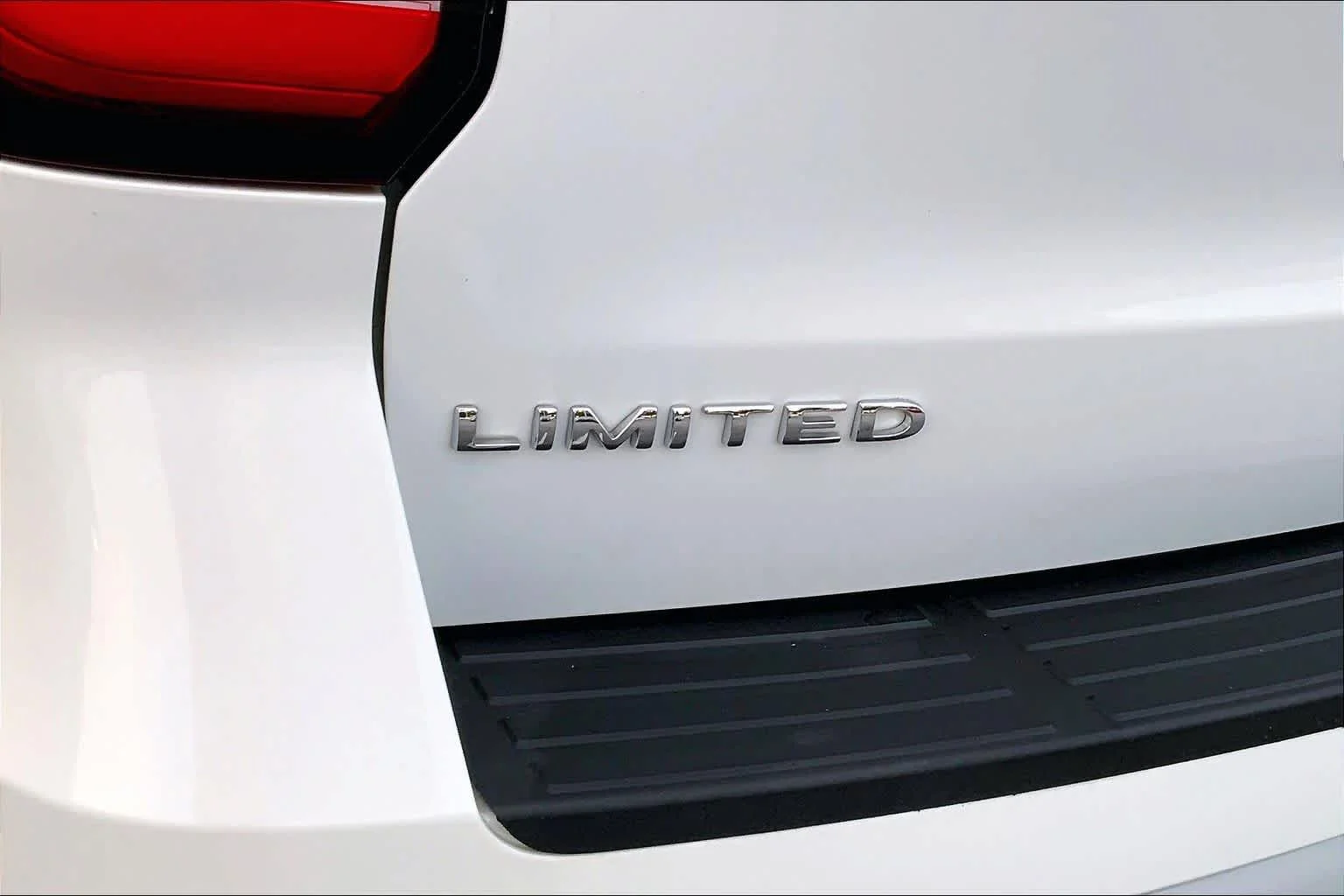 Used 2023 Star White Metallic Tri-Coat Ford Limited image 30
