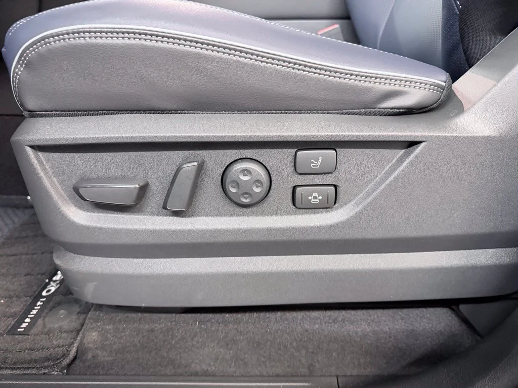 Certified Used 2026 Silver INFINITI SPORT image 11