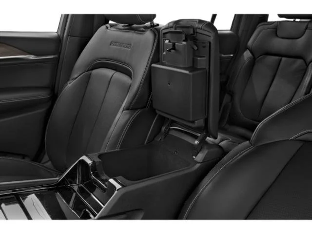 Used 2022 Diamond Black Crystal Pearlcoat Jeep Overland image 17