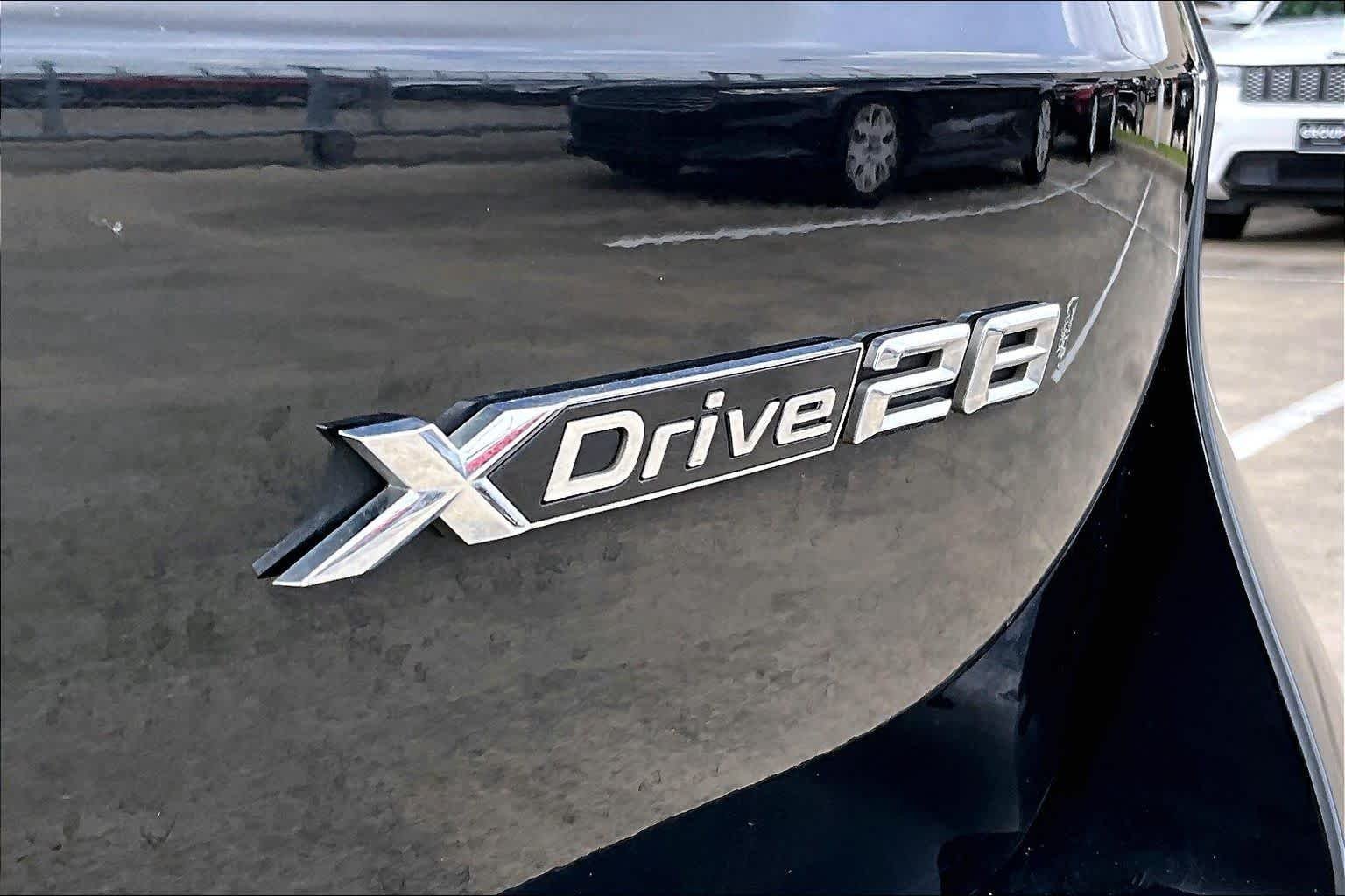 Used 2023 Black Sapphire Metallic BMW xDrive28i image 9