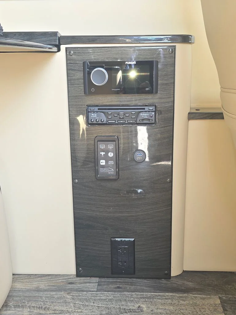 Used 2020 Black Mercedes-Benz Cargo 170 WB image 22