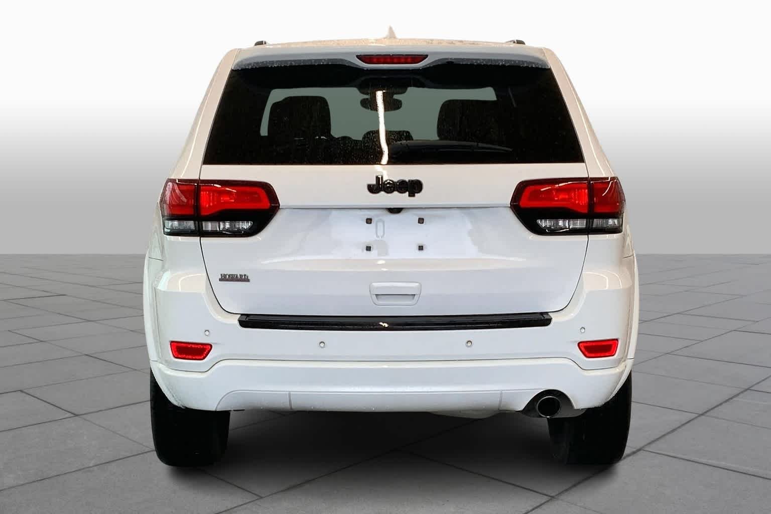 Used 2018 Bright White Clearcoat Jeep Altitude image 5