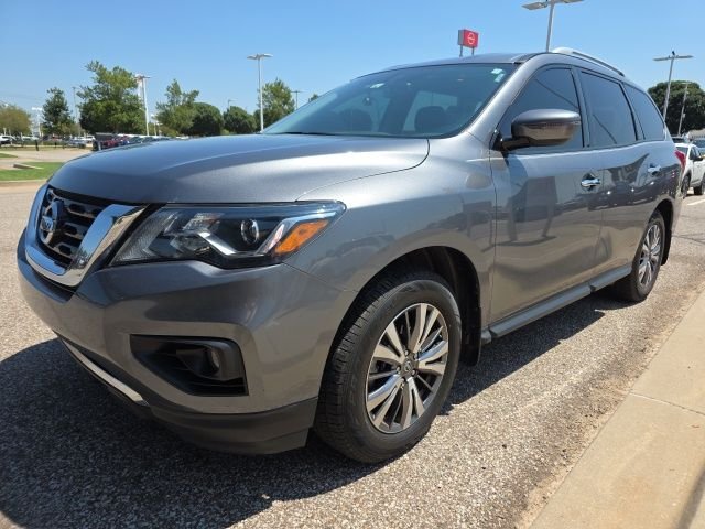 Used 2018 Gray Nissan SV image 3