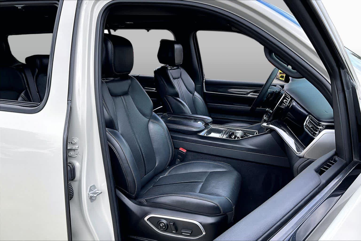 Used 2022 Luxury White Pearlcoat Jeep Series II image 8