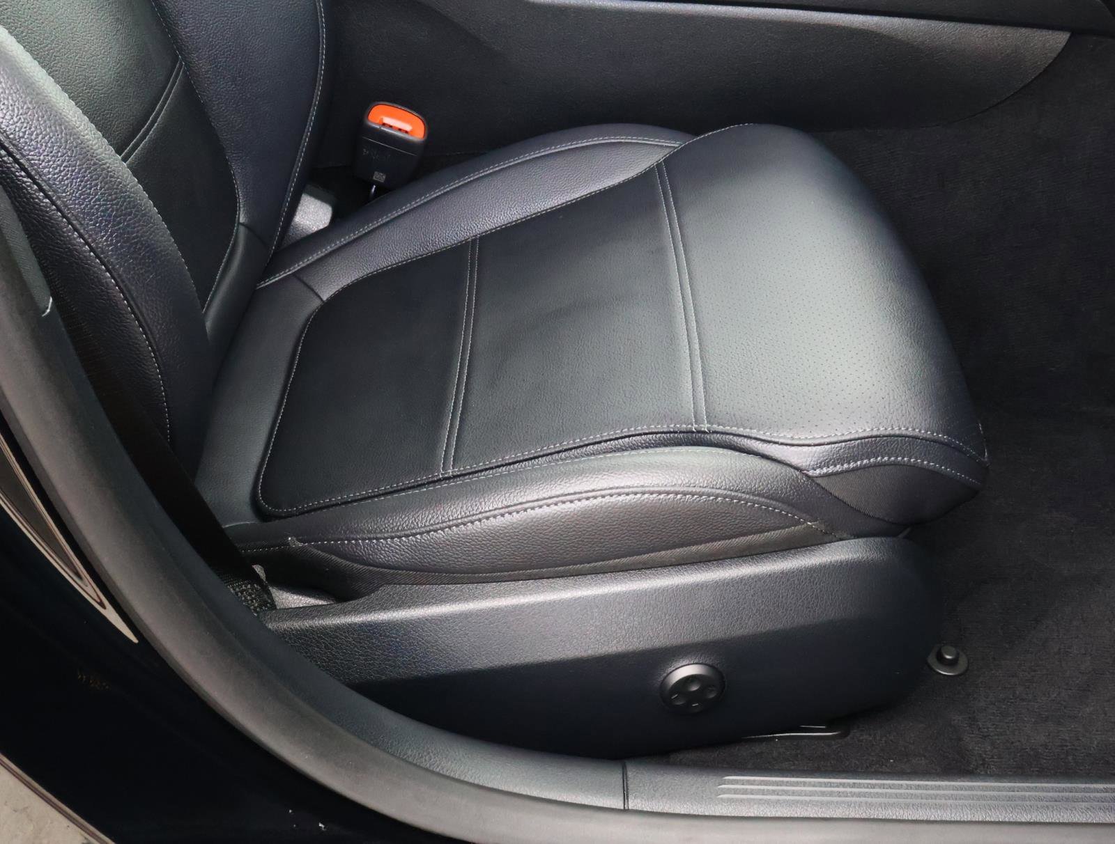 Used 2025 Obsidian Black Metallic Mercedes-Benz C 300 image 17