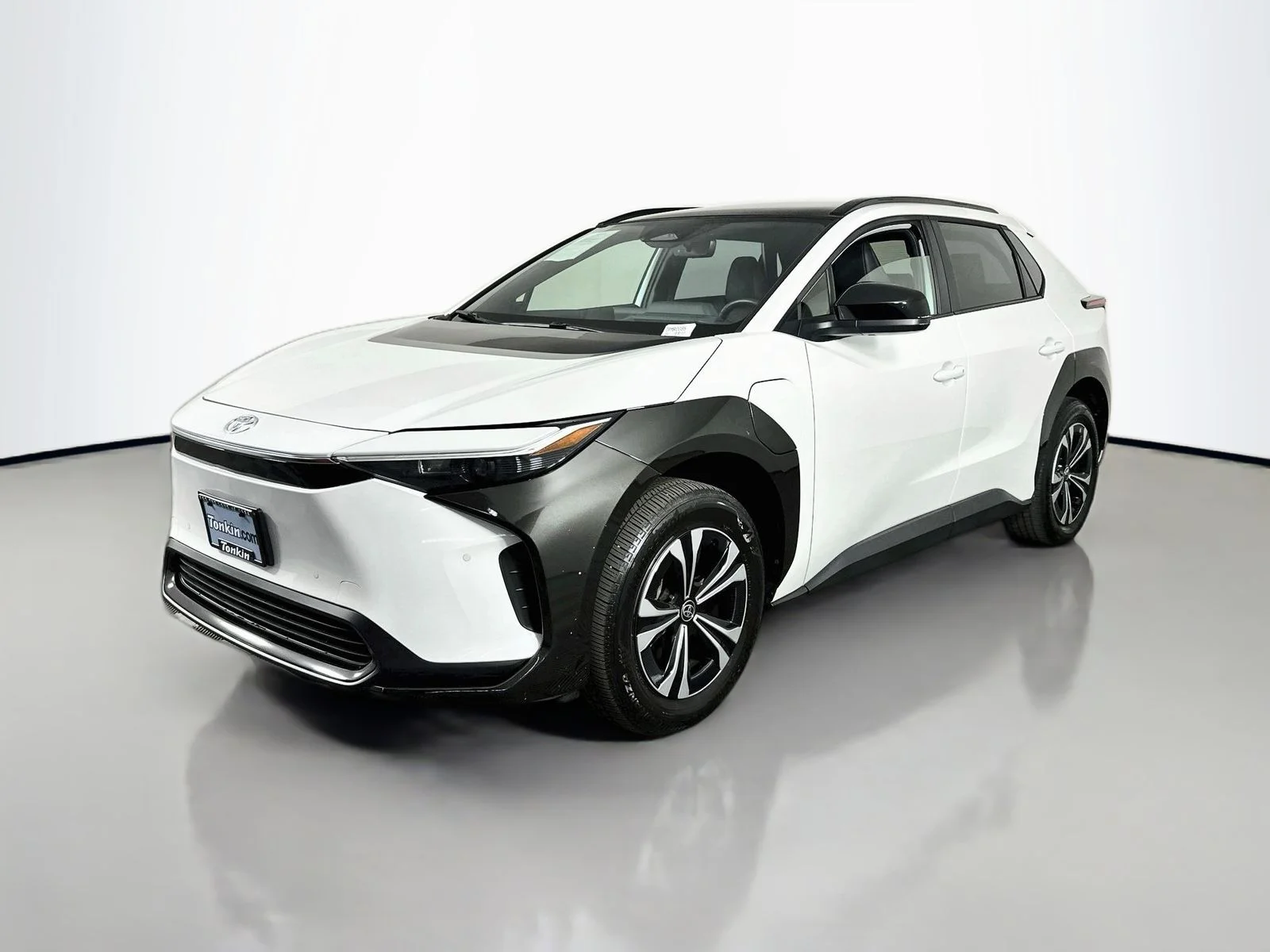 Certified Used 2023 Beige Toyota XLE image 3
