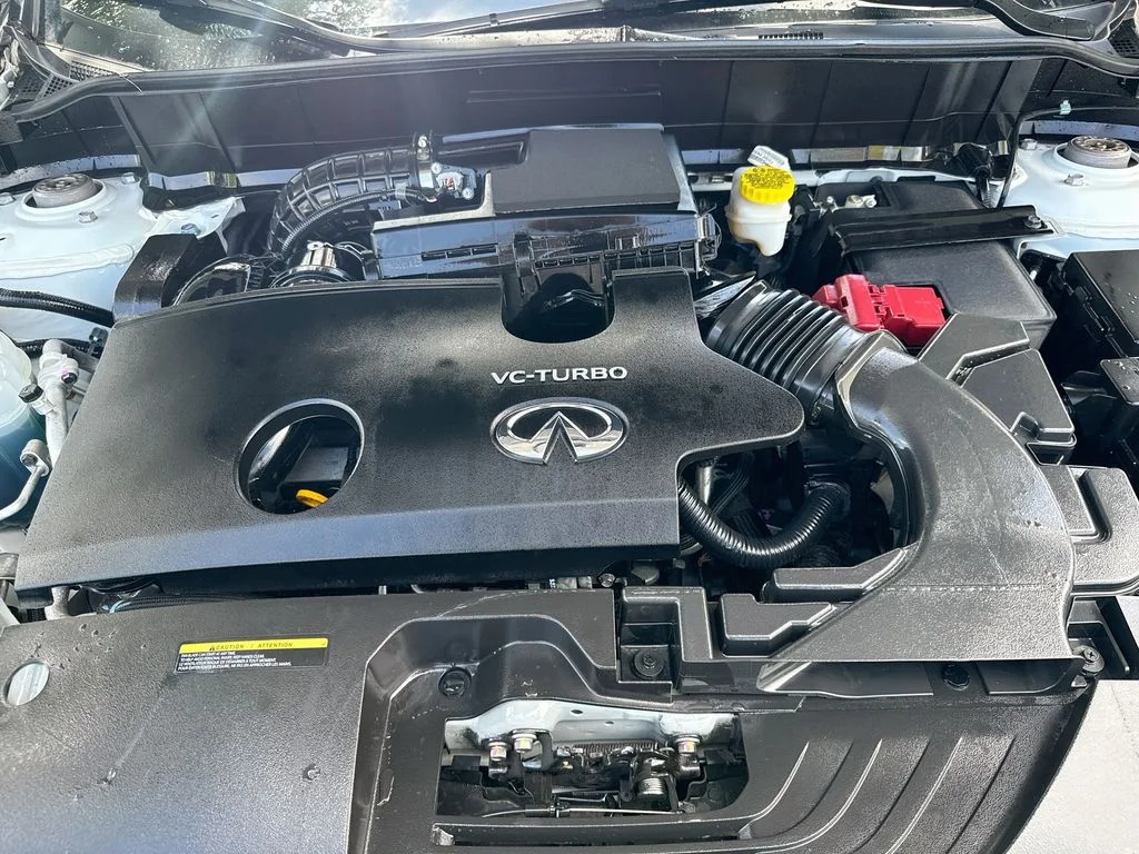 Certified Used 2023 White INFINITI LUXE image 32