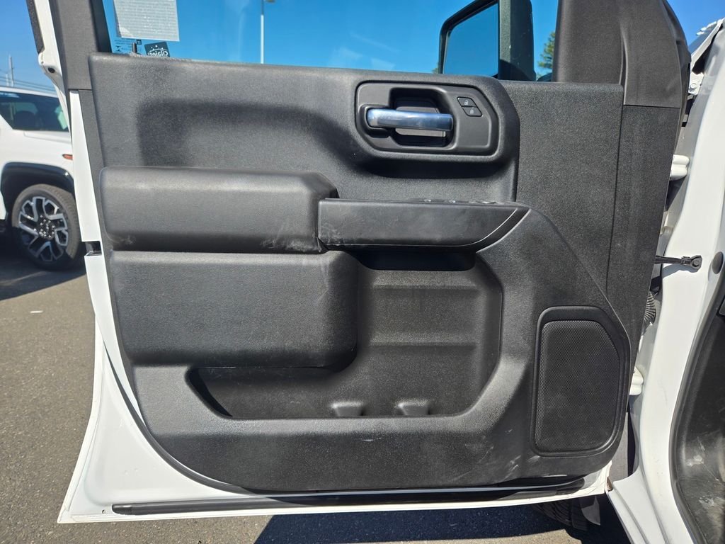 Used 2023 White Chevrolet Custom image 13