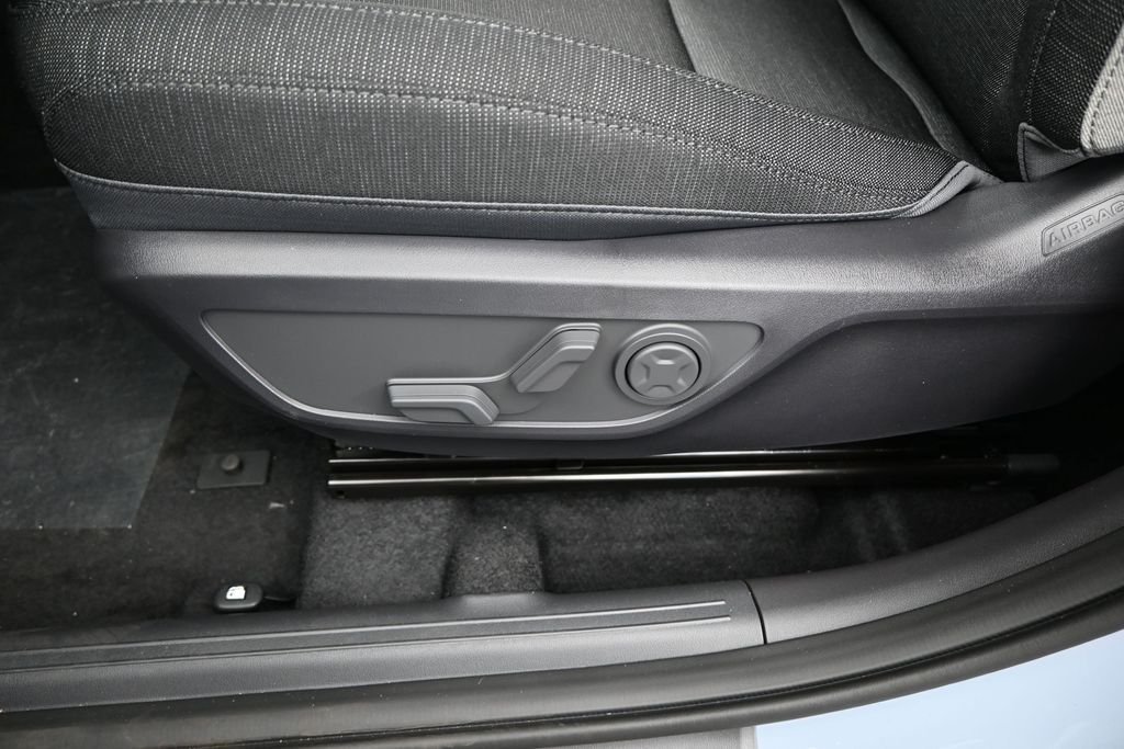 New 2027 Pale Gray Kia S image 8