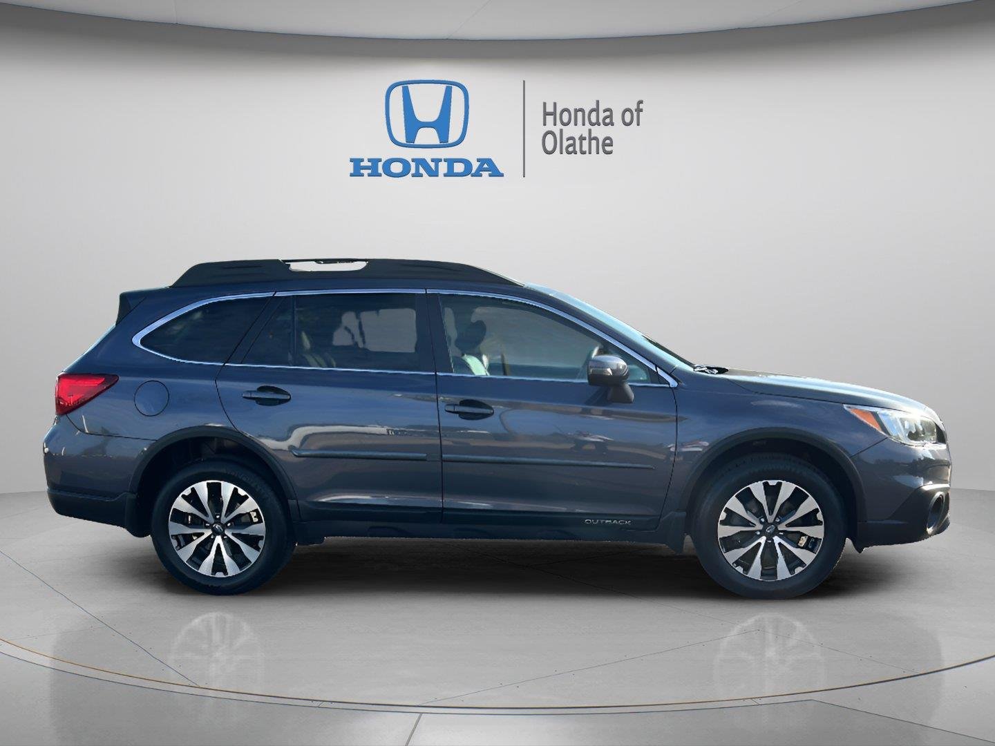Used 2015 Subaru Outback Limited with VIN 4S4BSENC3F3355587 for sale in Kansas City