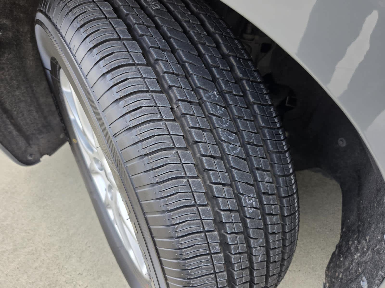 Used 2022 Ceramic Gray Clearcoat Chrysler Touring L image 27
