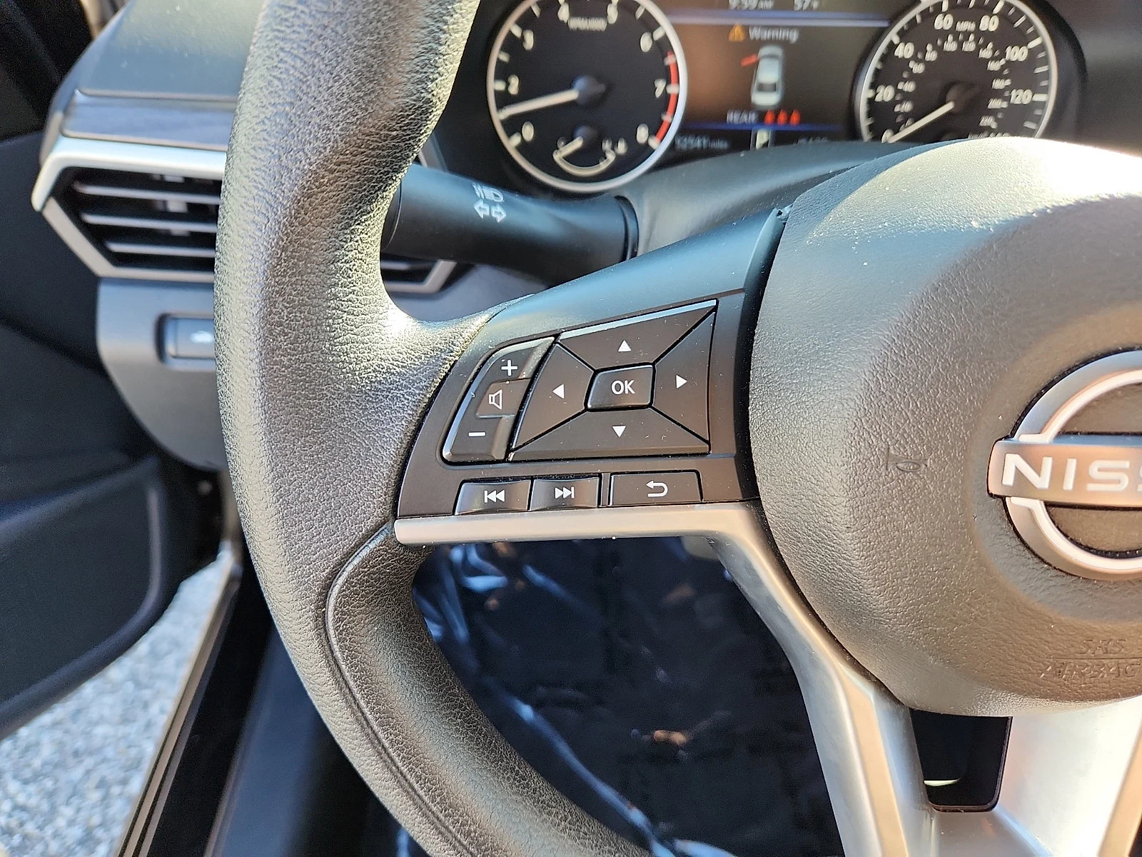 Used 2025 Super Black Nissan 2.5 SV image 20