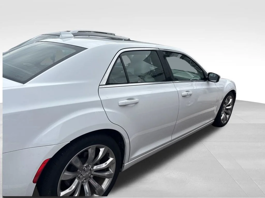 Used 2021 White Chrysler Touring image 9