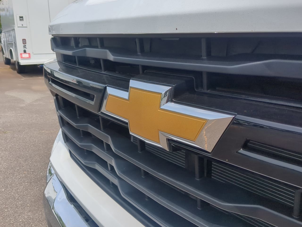 New 2026 Summit White Chevrolet Work Truck image 29