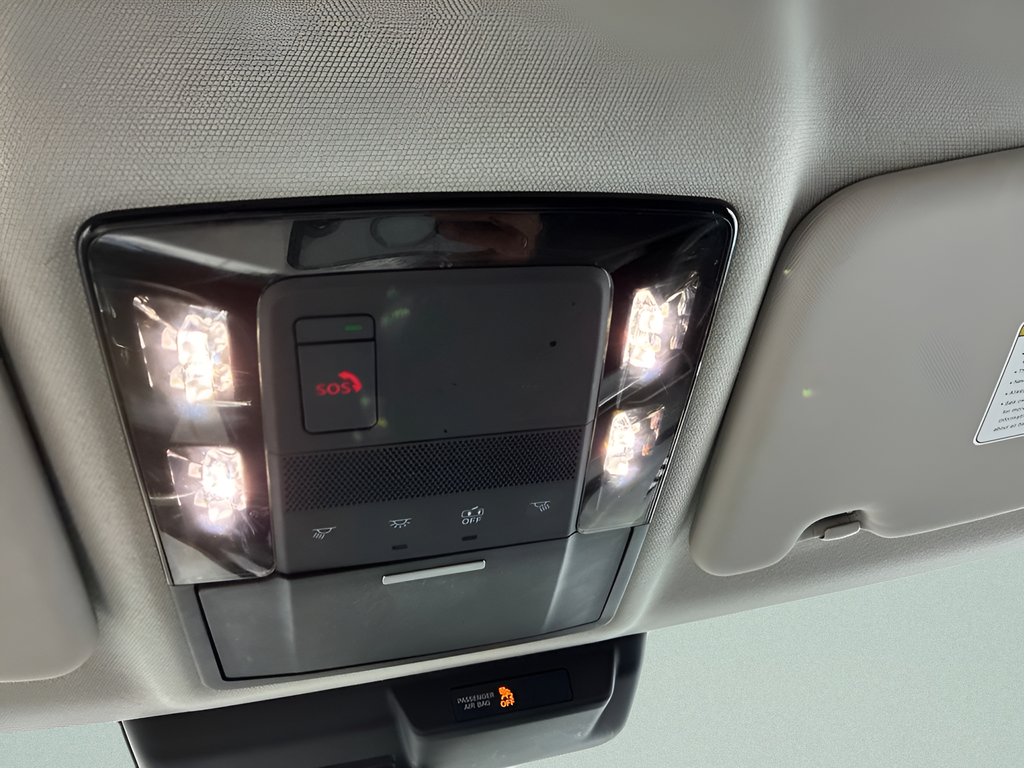 Used 2025  Mitsubishi SE image 8