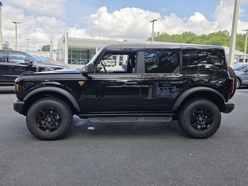 New 2026 Shadow Black Ford Badlands® image 5