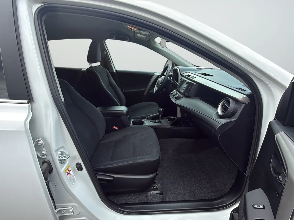 Used 2016 White Toyota LE image 9