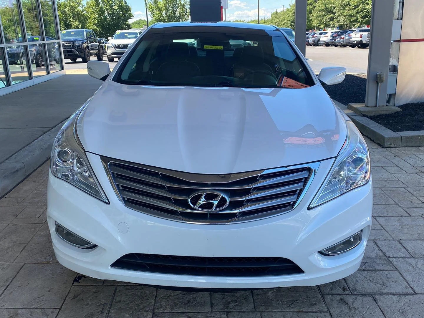 Used 2014 Diamond White Pearl Hyundai Limited image 2