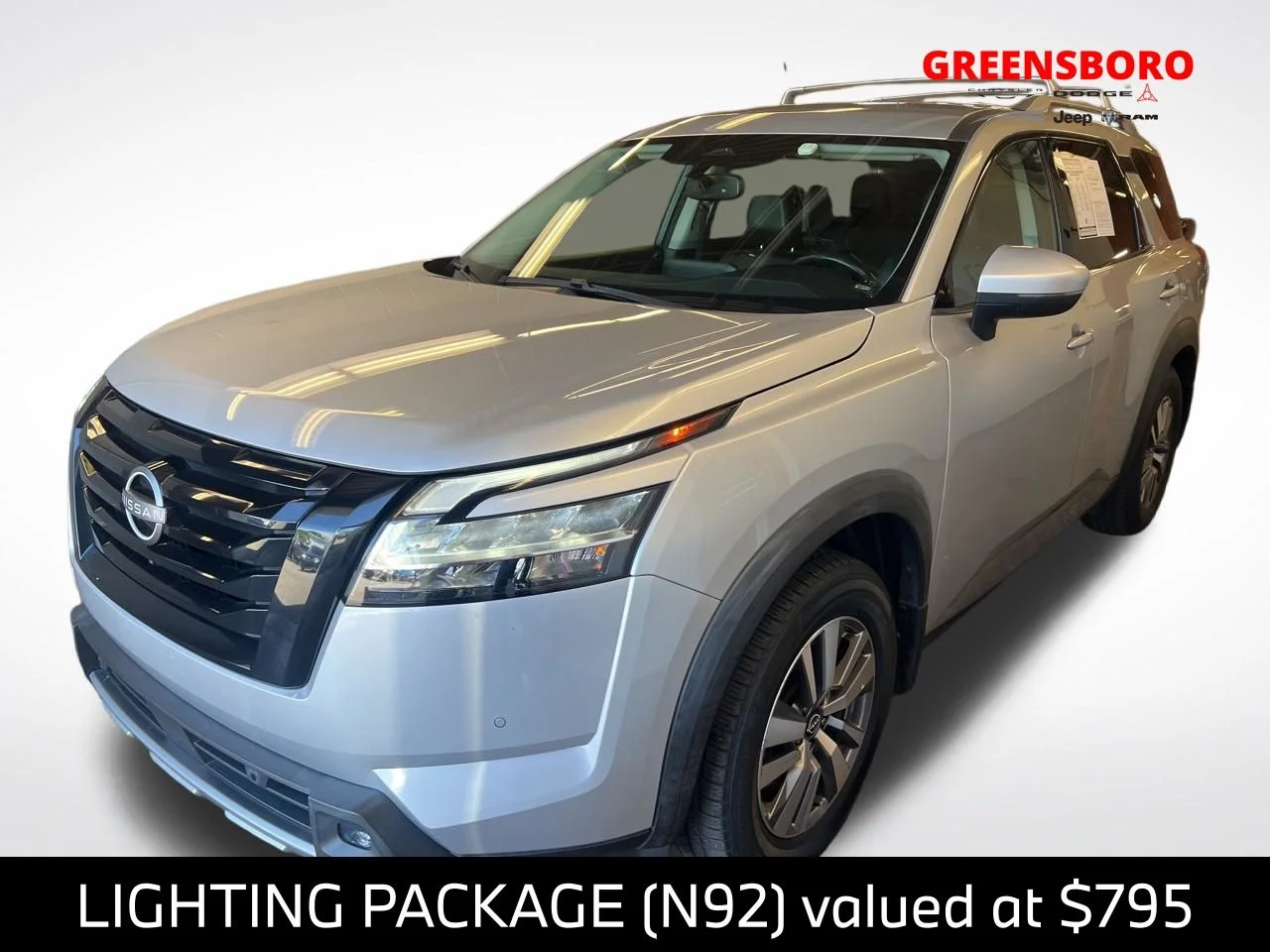 2022 Nissan Pathfinder SL 2WD's photo