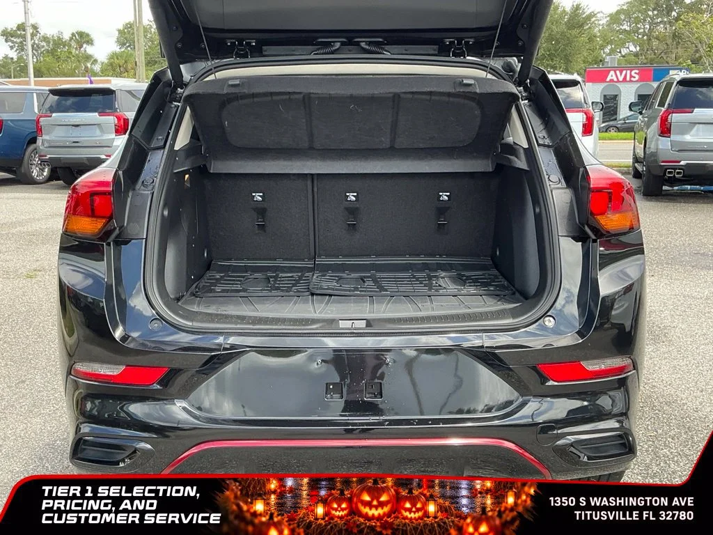 Used 2023 EBONY TWILIGHT METALLIC Buick Select image 17