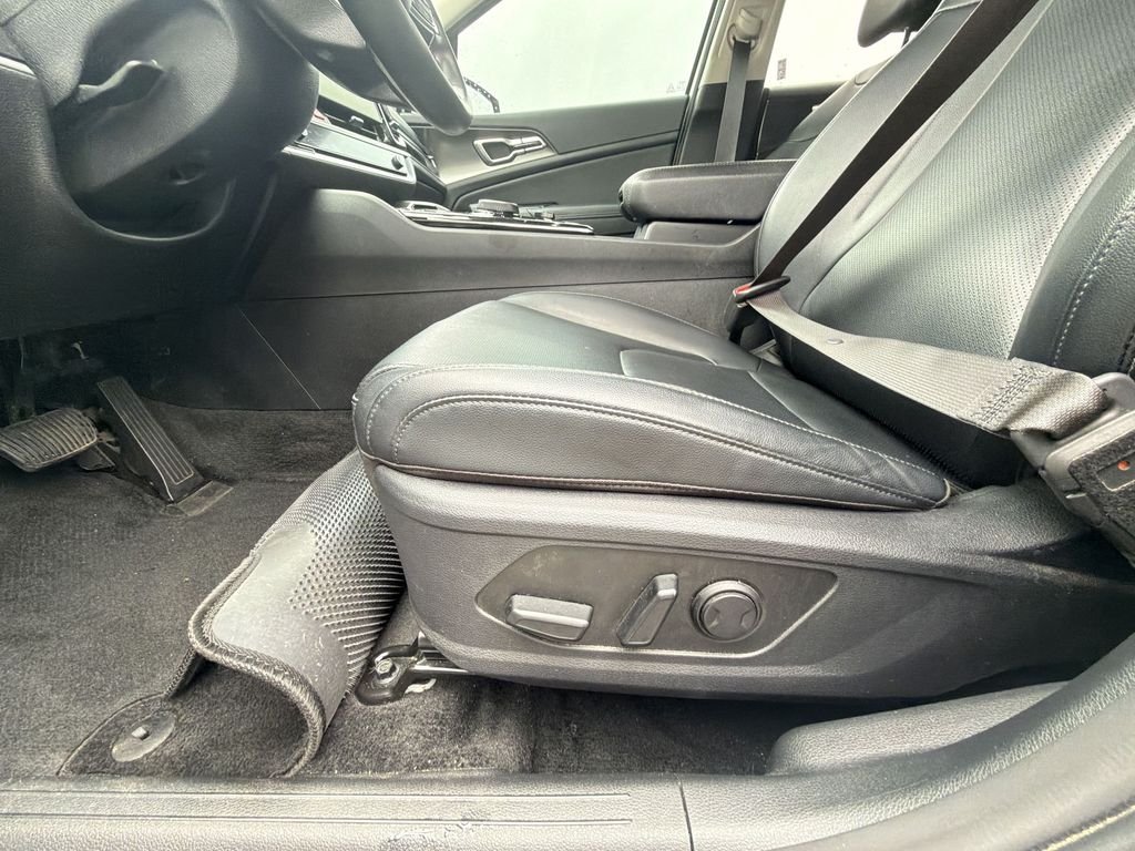 Used 2023 White Kia EX image 12