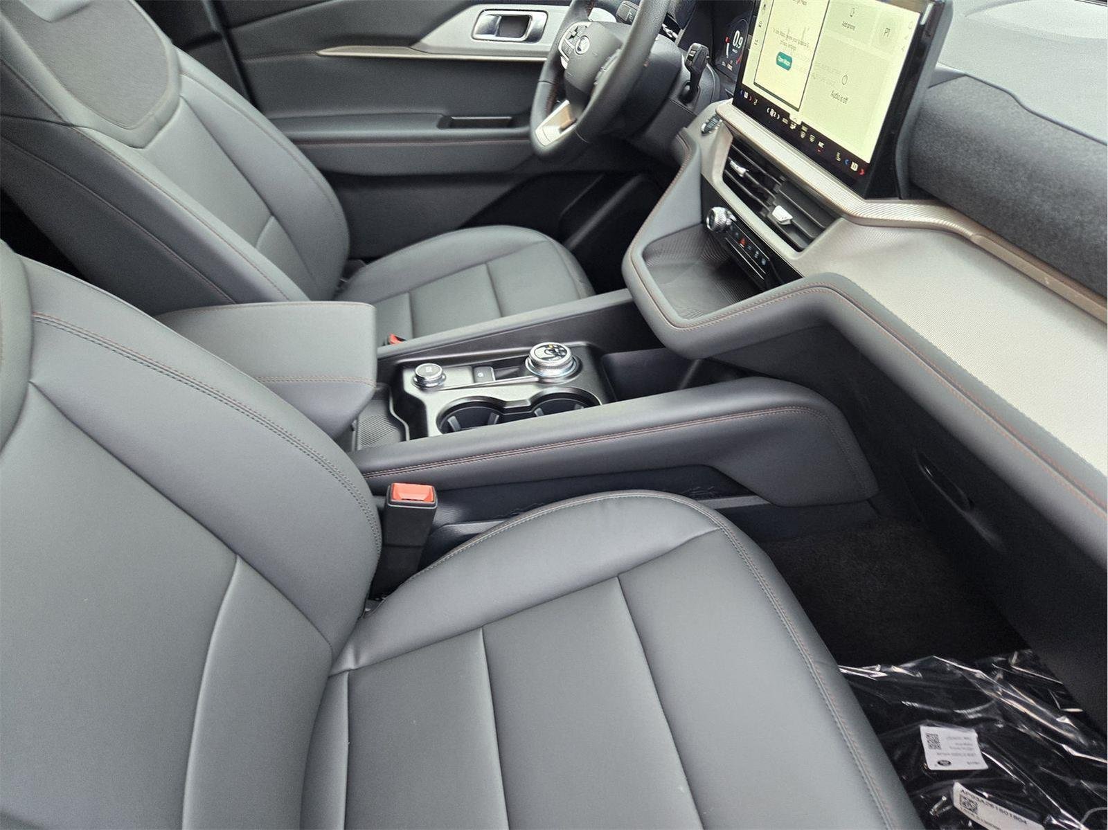 New 2026 Star White Metallic Tri-Coat Ford Active image 9