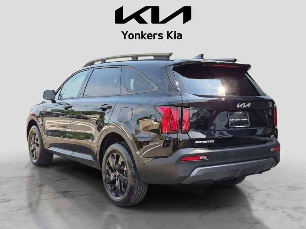 Used 2023 Black Kia X-Line S image 10
