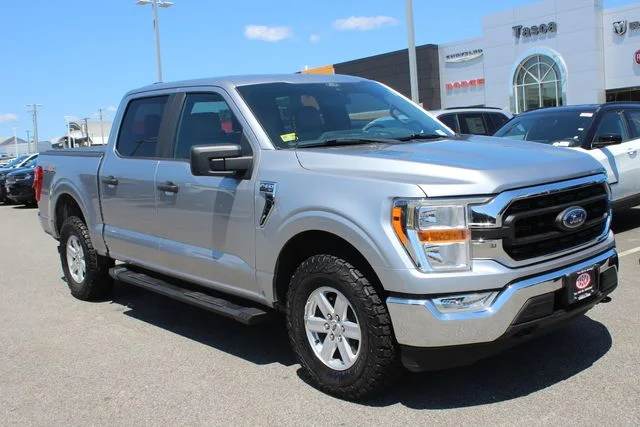 Used 2021 Silver Ford XLT image 1