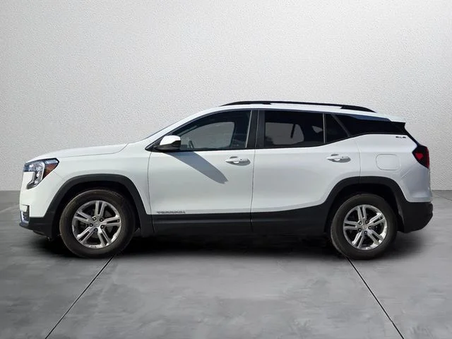 Used 2022 White GMC SLE image 2