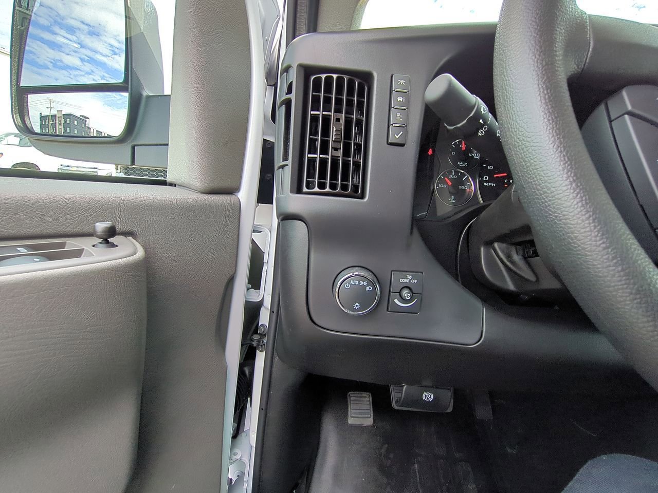 2025 Chevrolet Express Cargo Work Van - Photo 17