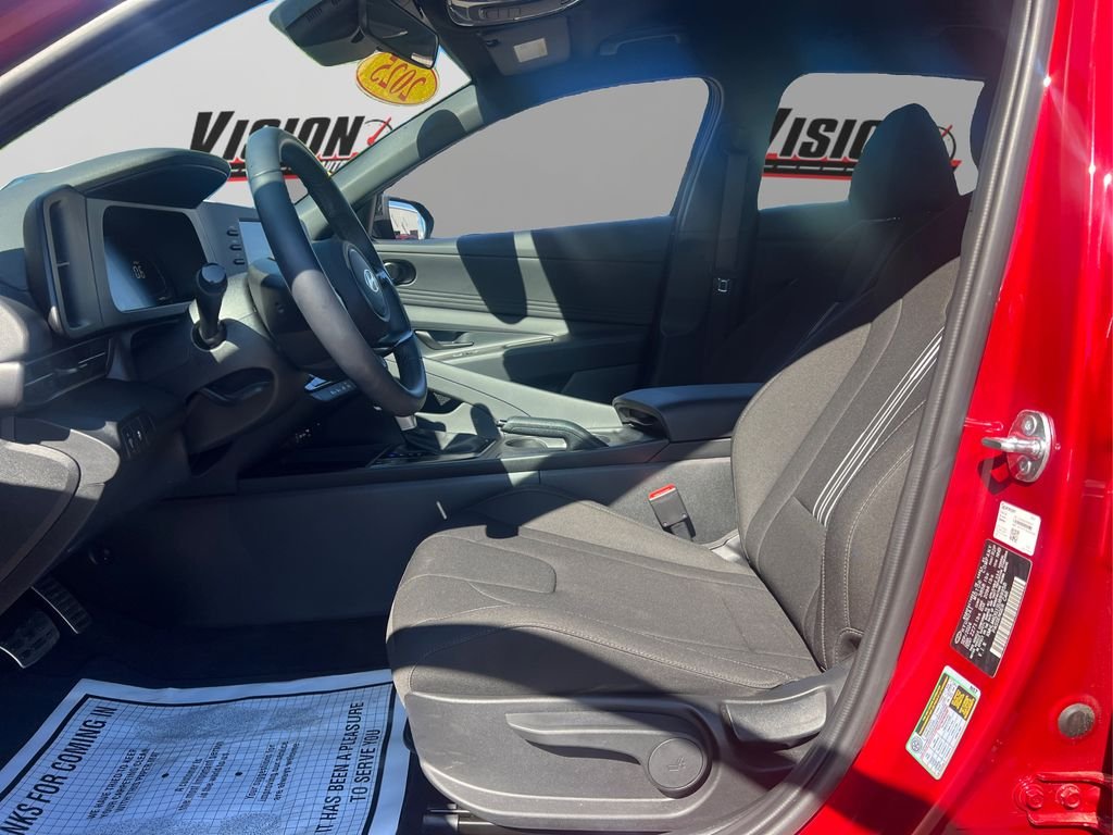 Used 2025 Red Hyundai SEL Sport image 9