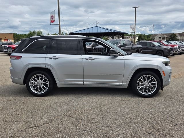 Used 2023 Silver Jeep Summit image 17