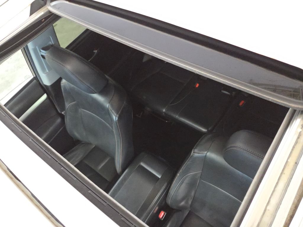 Used 2016 White Toyota XLE V6 image 33