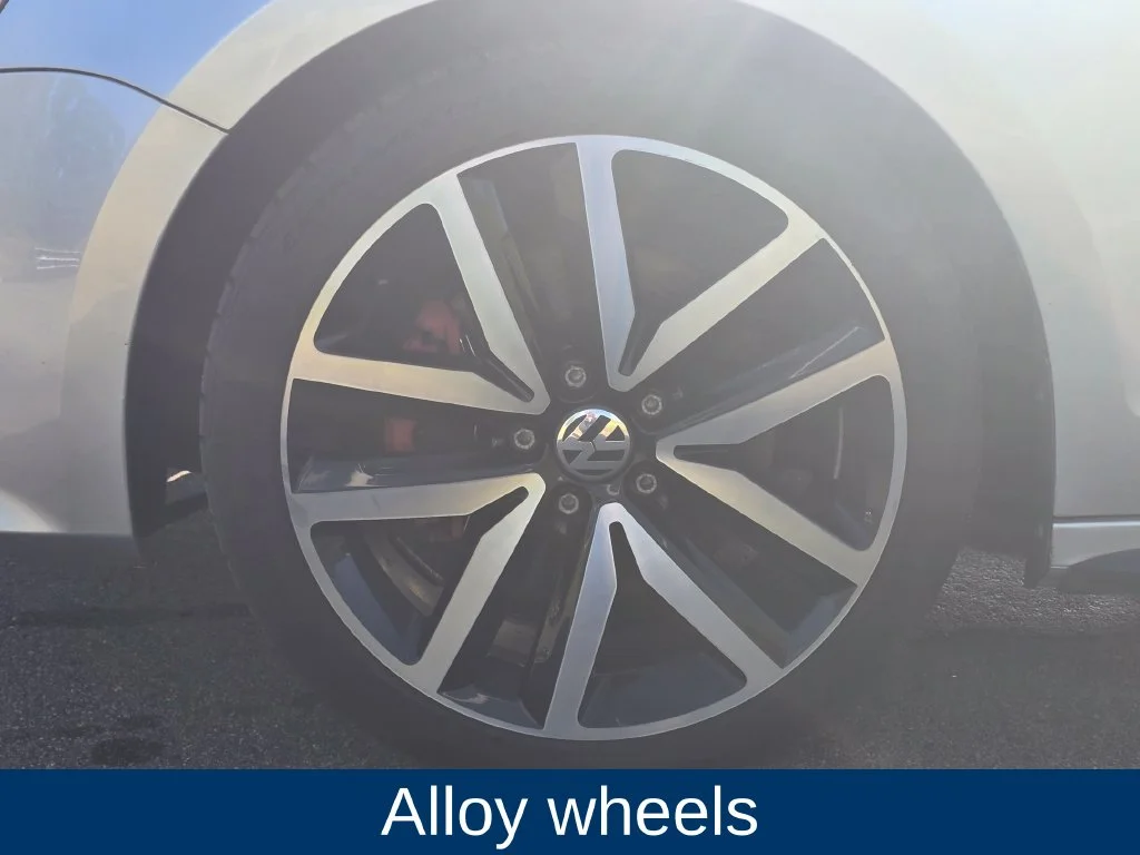 Used 2014 Silver Volkswagen GLI image 8