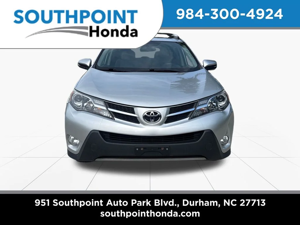 Used 2015 Classic Silver Metallic Toyota XLE image 2