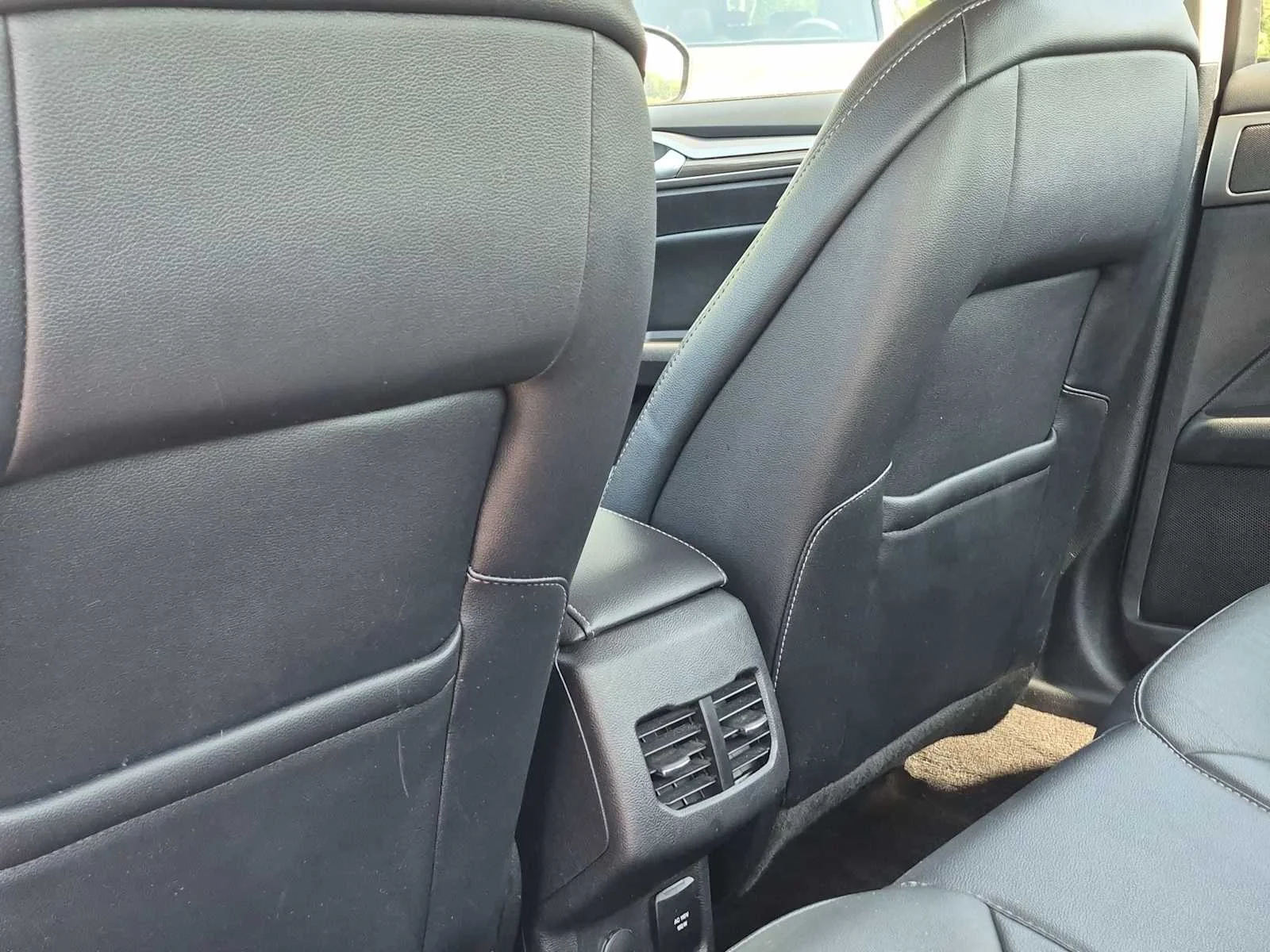 Used 2018 Blue Metallic Ford SE image 17