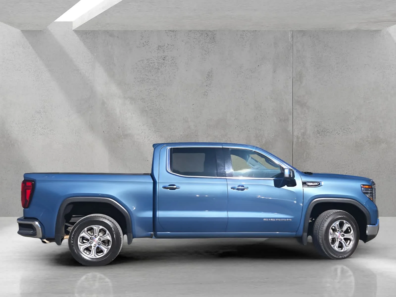 Used 2024 Downpour Metallic GMC SLT image 3