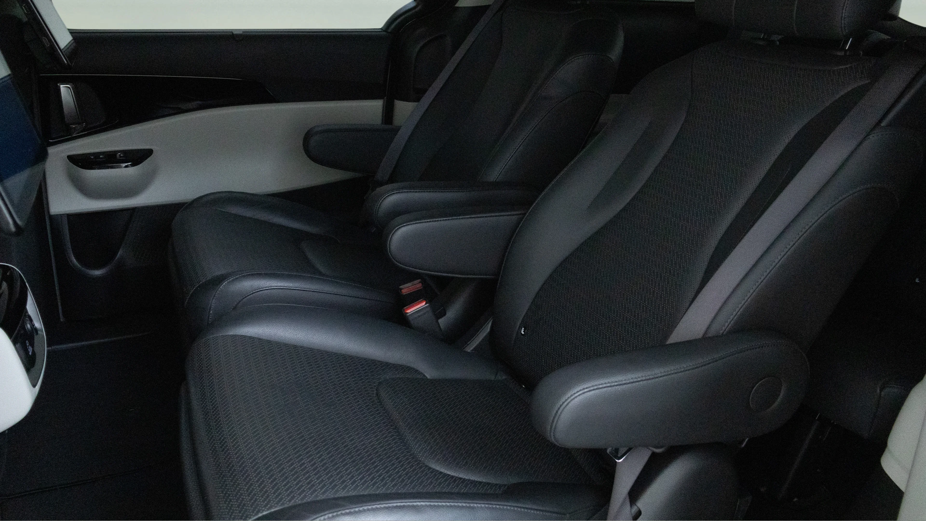Used 2024 Ceramic Silver Kia SX Prestige image 26