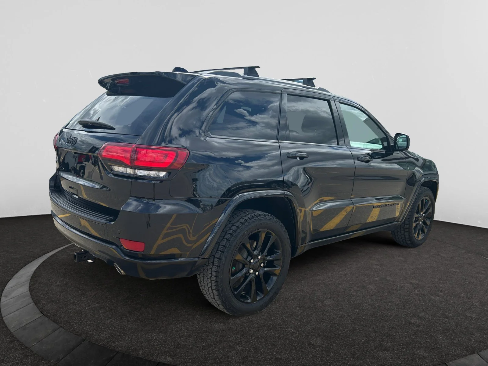 Used 2019 Diamond Black Crystal Pearl Jeep ALTITUDE image 5