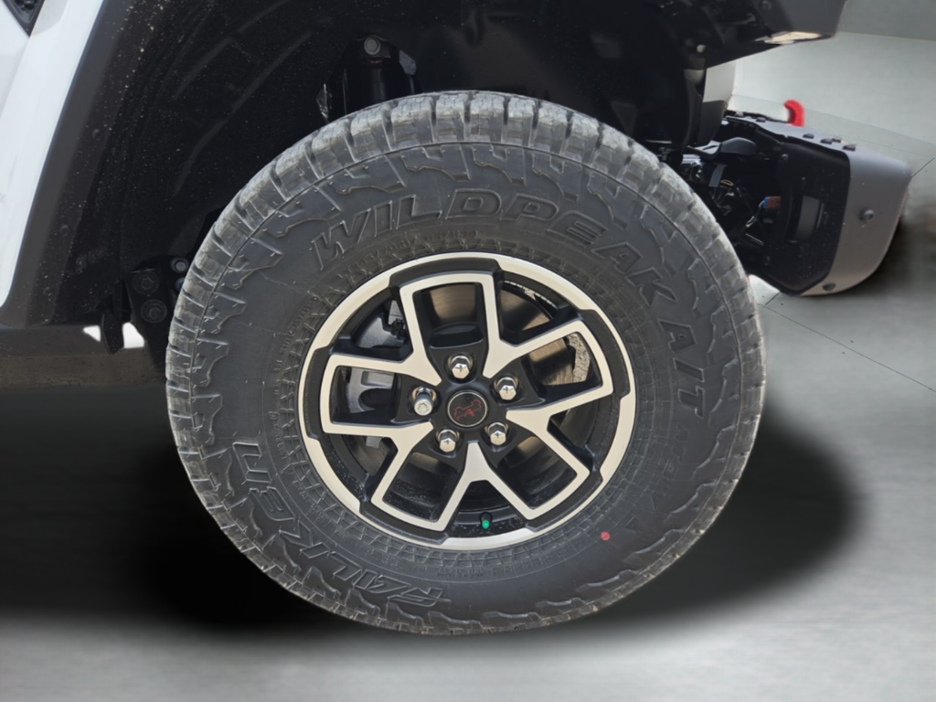 New 2026 Bright White Clear-Coat Exterior Paint Jeep Rubicon X image 45