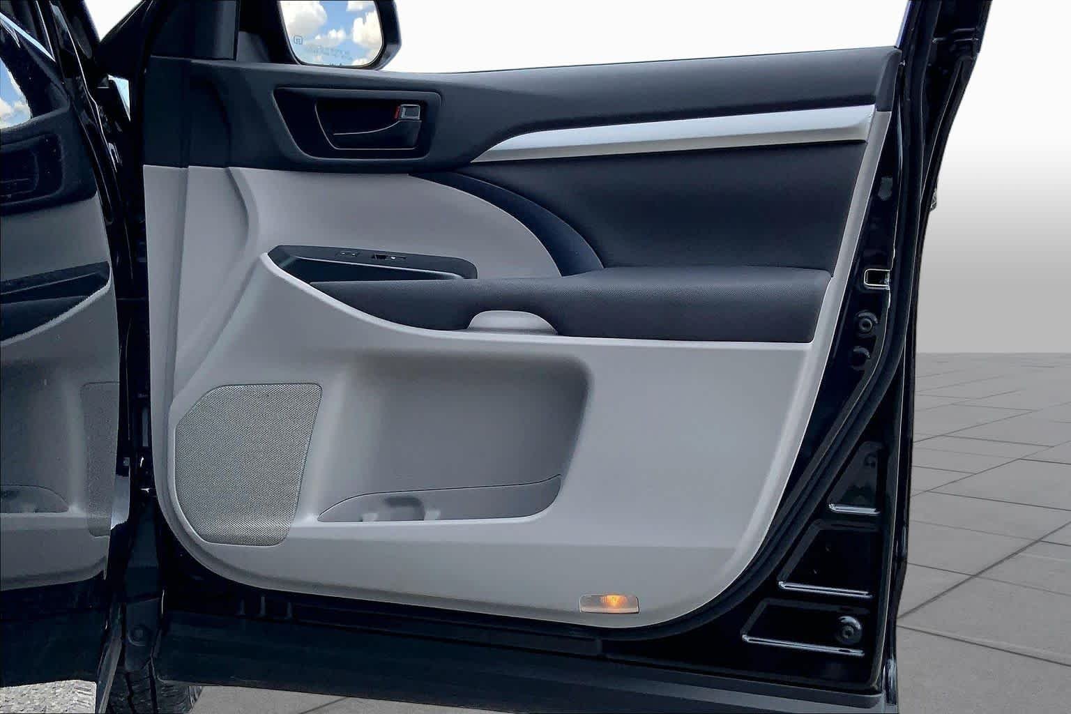 Used 2019 Midnight Black Metallic Toyota LE image 22